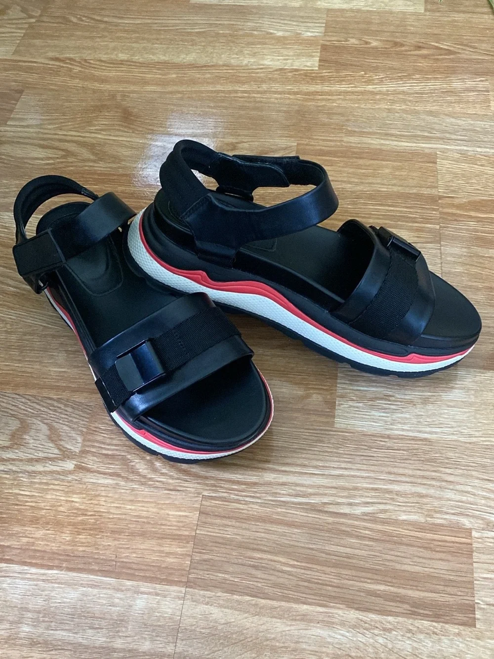 Zara Black Platform Sandals with Red Accent - Picture 2 of 4